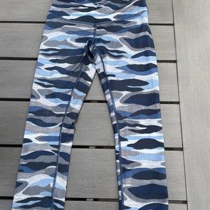 Lululemon Camo cropped leggings